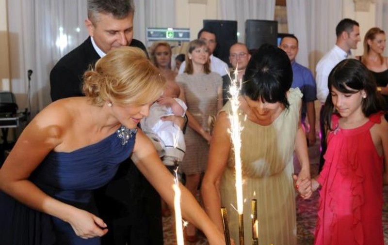 Iată ce tort a avut Gabi Firea la botezul fiului ei!Peste o săptămână, vedeta va tăia tortul la aniversarea ei!