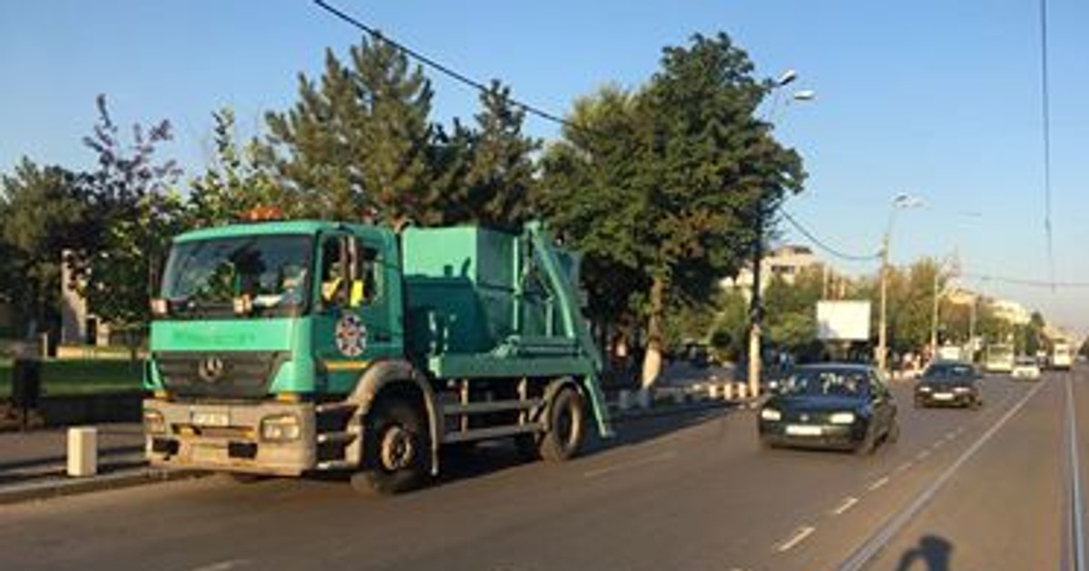 Polițiștii locali de la Sectorul 4 sunt puși de șefi să escorteze camioanele firmelor preferate, ca să nu achite taxe. Libertatea este în posesia unor înregistrări cu discuții care arată cum polițiștilor din Primăria lui Daniel Băluță li se spune că aranjamentul îi depășește.