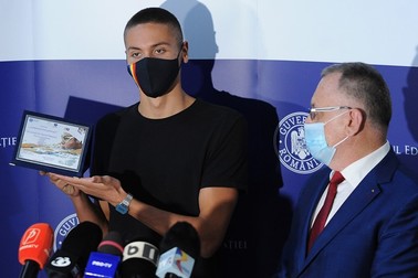 David Popovici, premiat de ministrul educației / FOTO: Hepta