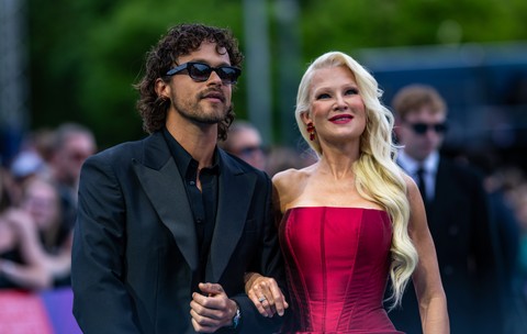 Cine sunt Linda Lampenius și Pete Parkkonen, favoriții Eurovision 2026. Finlanda mizează pe un show spectaculos cu flăcări și vioară live