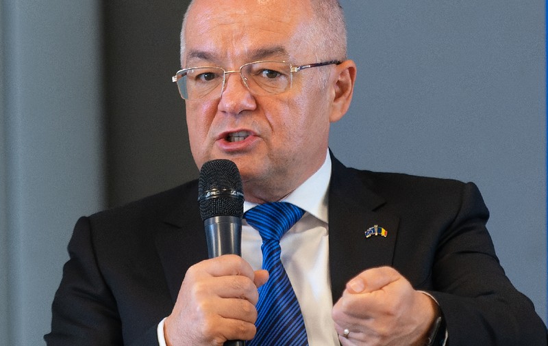 Emil Boc, mesaj clar pentru PSD și Opoziție: „Cine dă jos un guvern trebuie să aibă și posibilitatea să pună unul nou”