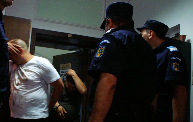 Şapte spărgători de locuinţe, reţinuţi de poliţiştii bucureşteni