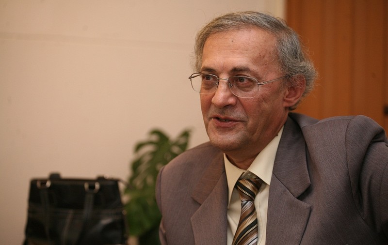 Fostul preşedinte al Colegiului Medicilor Vasile Astărăstoae, condamnat la doi ani de închisoare cu suspendare în dosarul ”e-learning”