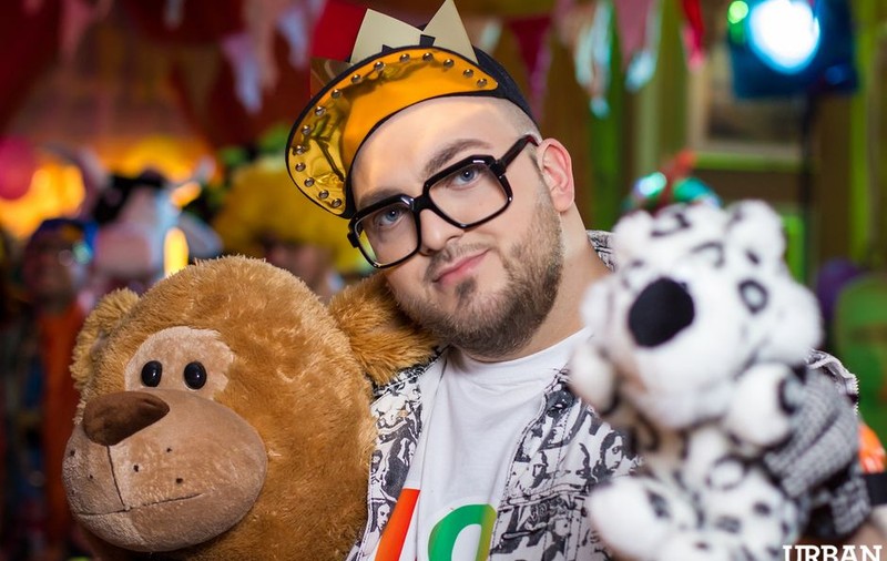 PREMIERĂ LIBERTATEA.RO | BOIER BIBESCU şi FLY PROJECT dau startul petrecerilor nebune cu H.O.P.