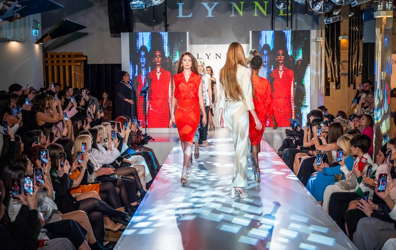 Vedetele au descoperit tendințele primăvară-vară  în cadrul Lynne Fashion Show primăvară-vară 2024