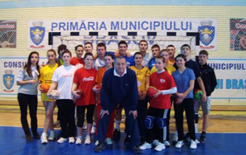 Antrenorul român de handbal acuzat că a violat șapte fete, condamnat la 30 ani închisoare