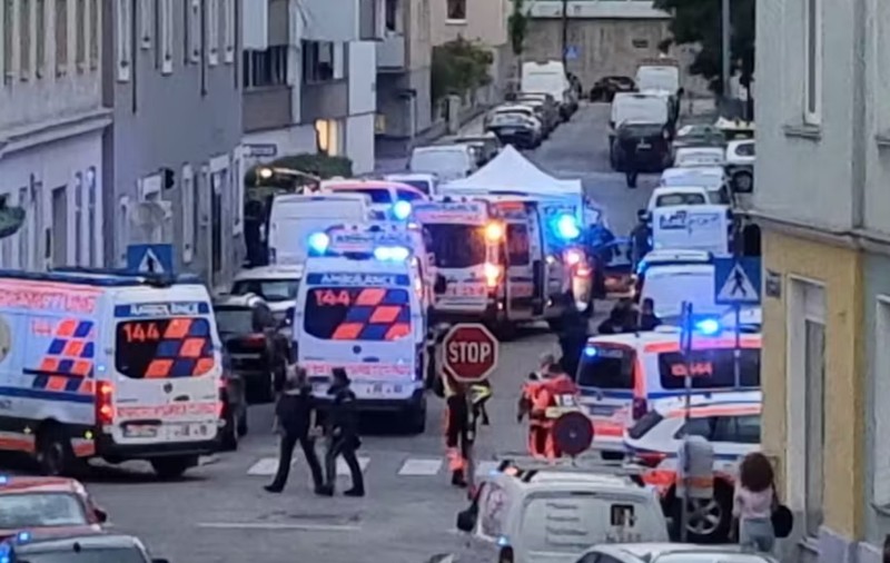 Român împușcat și ucis de polițiștii austrieci, în Viena, după ce i-a atacat cu un topor. Mai devreme își omorâse iubita