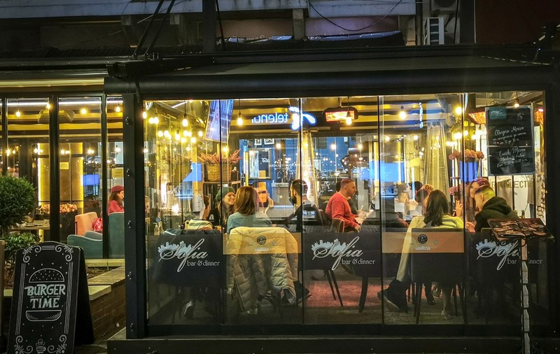 Sofia intră în lockdown total de vineri. Restaurantele, cafenelele și școlile vor fi închise