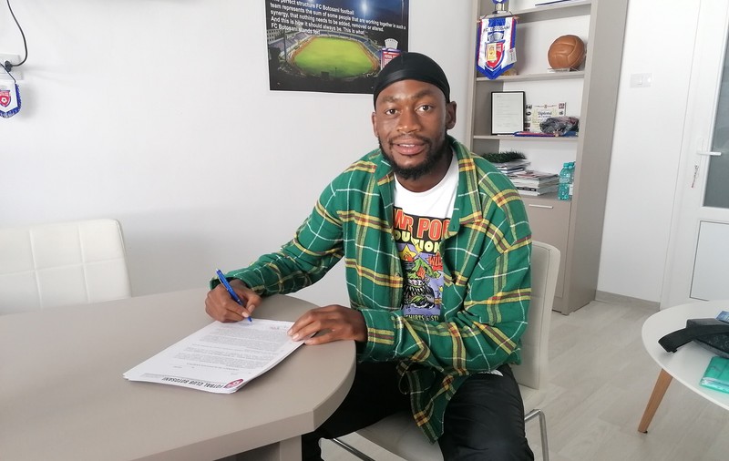 Urme de „substanță vegetală verde” în bagajele unui fotbalist de la FC Botoșani. Reacția clubului: „Ne-a spus că erau plante naturale”