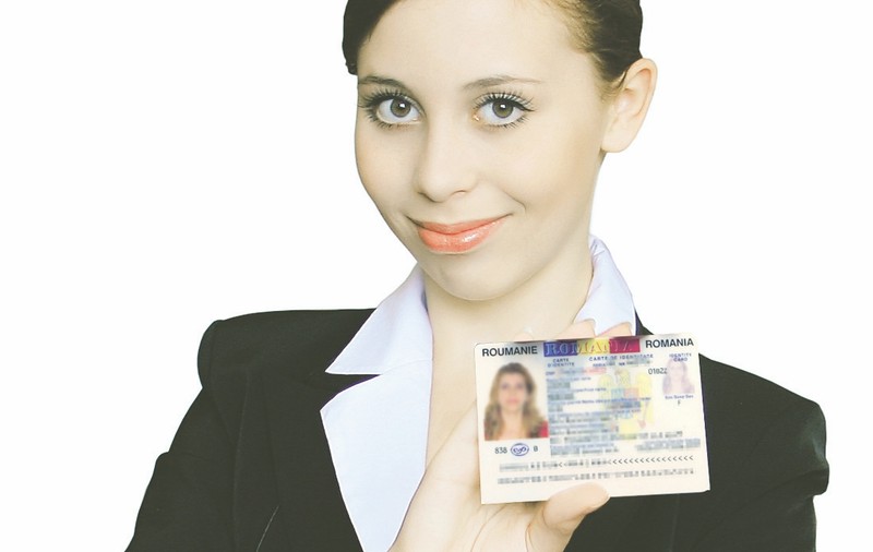 După căsătorie, schimbaţi-vă buletinul în 15 zile