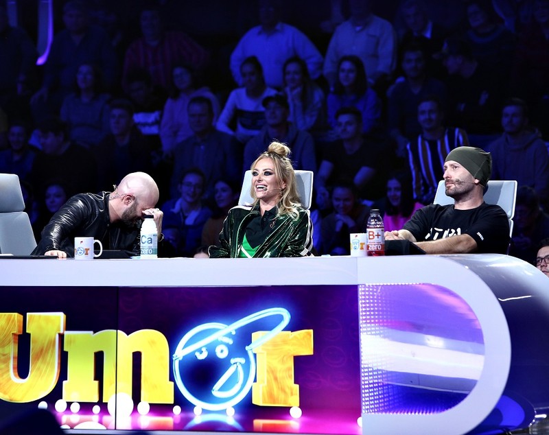 Mihai Bendeac și Roxana Vancea, sărut pasional pe scenă. ”Mihăiță a încasat la greu!”