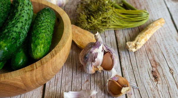 Cât hrean se pune la murături și de ce nu trebuie să lipsească din borcan. Sursă foto: Shutterstock