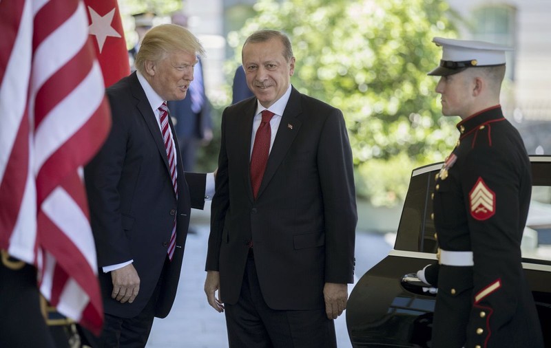Donald Trump și Erdogan vor avea o discuție pe tema intervenției Turciei în Siria
