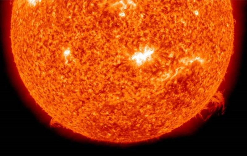 Specialiştii NASA avertizează: Explozia solară ne face rău până diseară