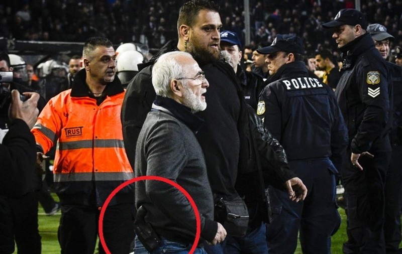 Situație dramatică pentru Răzvan Lucescu în Grecia: PAOK, retrogradată și campionat suspendat? Sau victorie și titlu? ”Patronul a intrat pe teren cu pistolul”