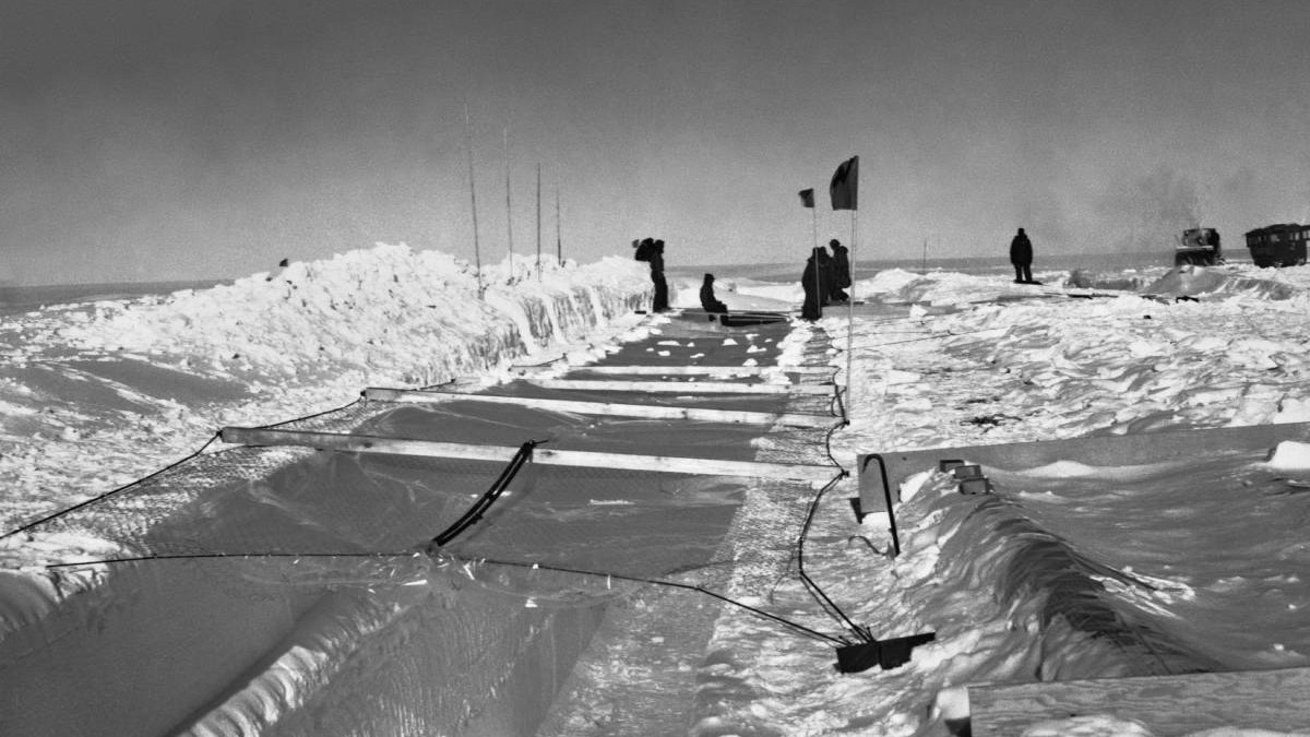 În 1959, SUA au construit un „oraș sub gheață” în Groenlanda. 65 de ani mai târziu, NASA a văzut tunelurile bazei secrete la 30 de metri adâncime. Sursă foto: Getty Images