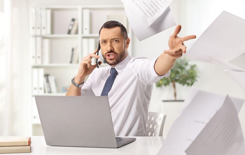Înregistrarea telefonică fără acord a discuției între salariat şi angajator devine probă în instanță în litigiile de muncă