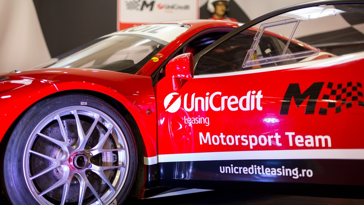 Unicredit și Societe Generale ar putea fuziona. Mașina lui Mihai Leu cu logo-ul Unicredit pe ea