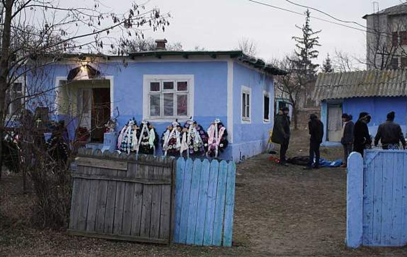 Sinucidere în satul din județul Giurgiu unde o casă este bântuită. Un tânăr de 19 ani s-a spânzurat, în această dimineață
