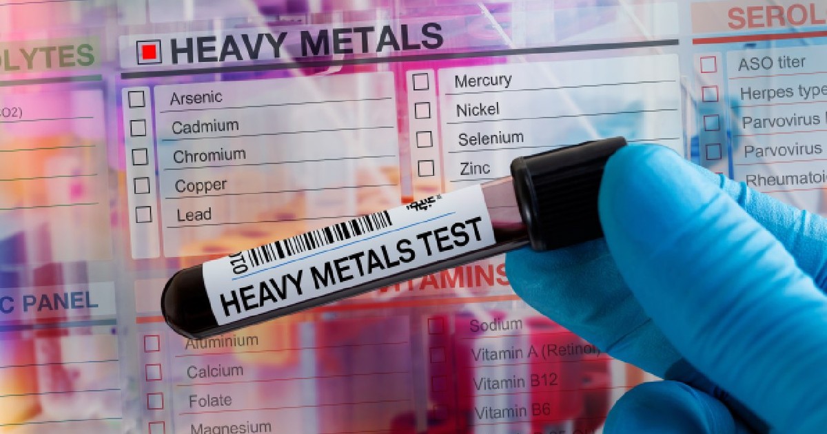 Tub pentru probă de sânge pentru analiza metalelor grele în laborator. Test de sânge cu formular de cerere pentru testarea metalelor grele.
