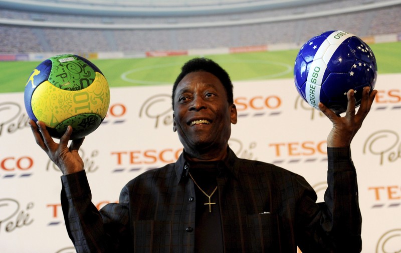 Fostul mare fotbalist brazilian Pele a împlinit azi 75 de ani / VIDEO
