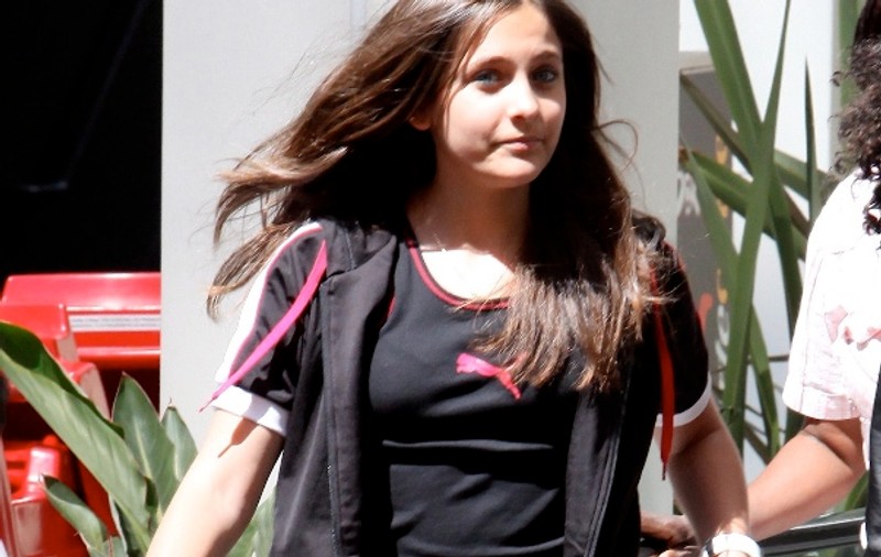 Doi fotografi, reţinuţi de poliţie după ce au urmărit-o pe Paris Jackson