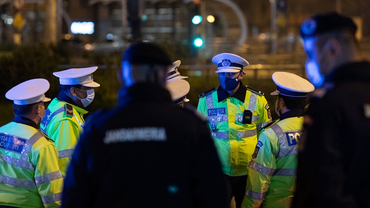 Polițiștii au verificat dacă șoferii și cei ieșiți pe stradă după ora 23.00 au declarații pe propria răspundere