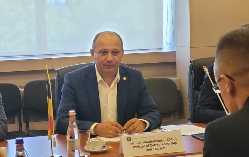 Agenţiile de turism cer demisia ministrului turismului, Daniel Cadariu