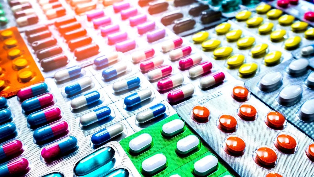 Starea de Urgență: Se plafonează prețurile medicamentelor, iar spitalele pot face angajări fără concurs
