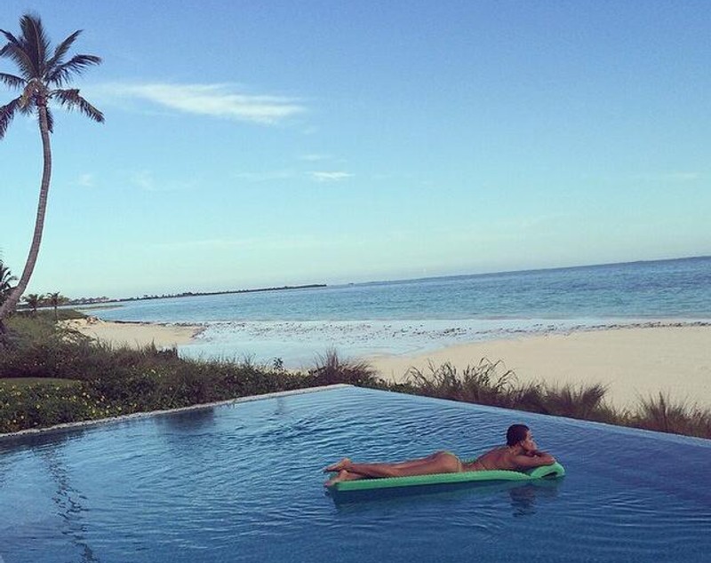 FOTO / Cristiano Ronaldo va ÎNNEBUNI. Irina Shayk s-a afişat cu un actor celebru de la Holywood