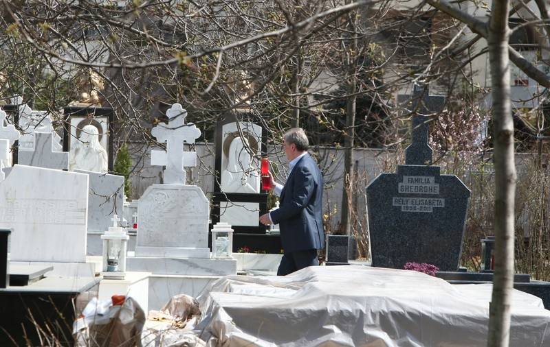 Dinu ”Vamă”, pelerinaj la cimitirul Pipera, la capătâiul soţiei sale