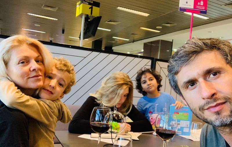 Dragoș Bucur spune cum învață copiii lui acasă. Sofia, Roxana și Kadri nu merg la școală: „Este mult mai simplu decât vă închipuiți”