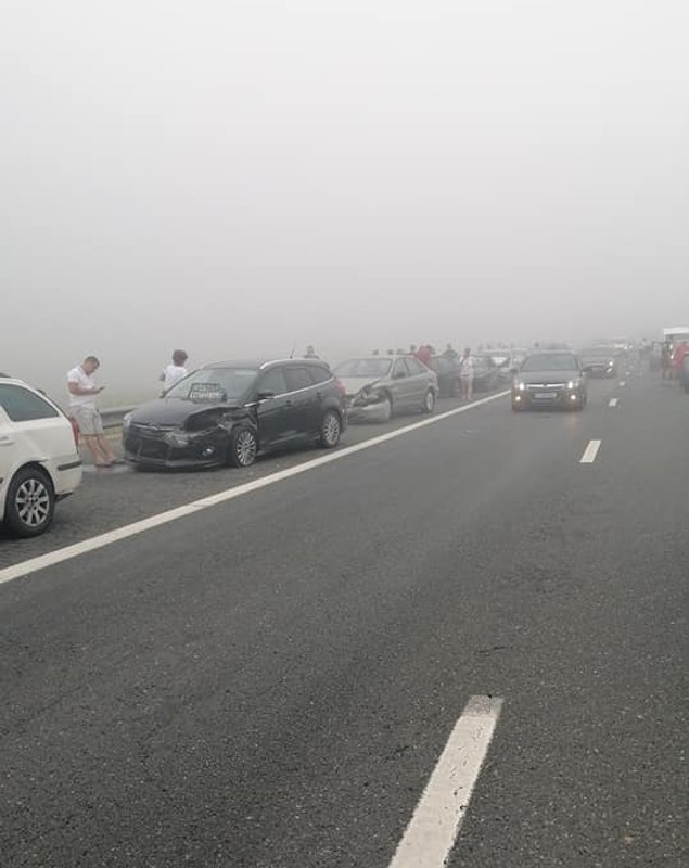 Haos pe drumul spre mare: 55 de mașini, implicate în 4 accidente în lanț pe Autostrada Soarelui. Peste 20 de oameni au fost răniți