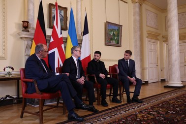 Cancelarul Germaniei, Friedrich Merz, prim-ministrul Marii Britanii, Keir Starmer, președintele Ucrainei, Volodimir Zelenski, și președintele Franței, Emmanuel Macron, în Downing Street. Foto: Hepta.