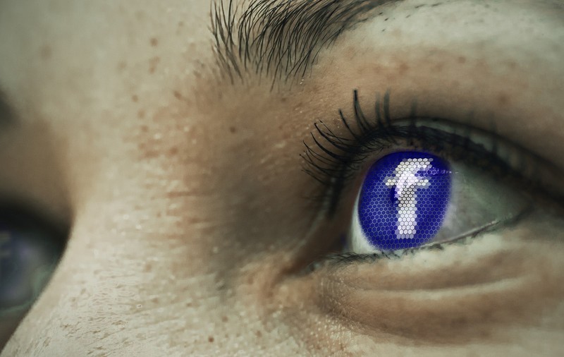 Facebook, dată în judecată după scandalul Cambridge Analytica