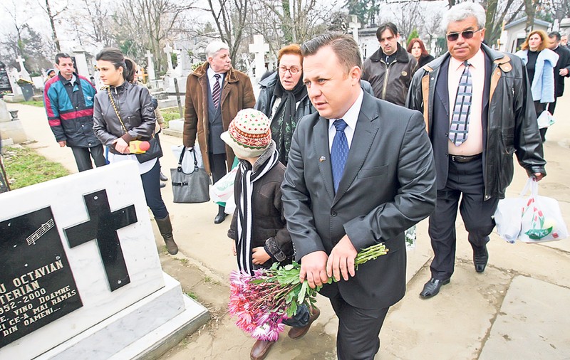 Video | Dragoş Dolănescu: «Îmi place cum a aranjat Ionuţ mormântul lui tata»