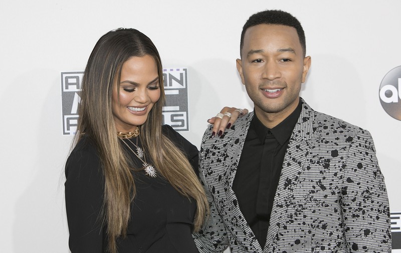 Soția cântărețului John Legend este extrem de generoasă. Ce bacșiș a lăsat modelul Chrissy Teigen unei chelnerițe