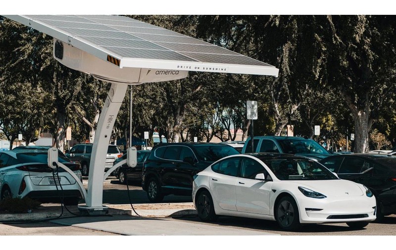 Mașinile electrice vs. hibride vs. termice – care este viitorul?