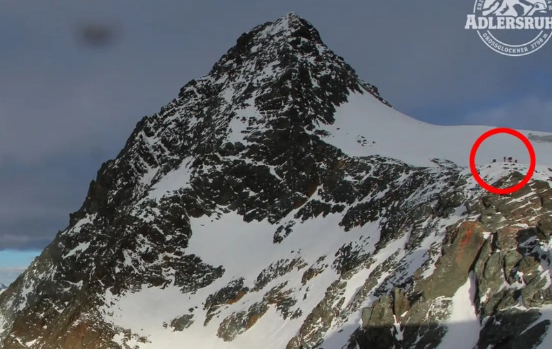 Un alpinist și-a lăsat iubita să moară de frig pe cel mai înalt vârf al Austriei, iar o cameră web a înregistrat momentul