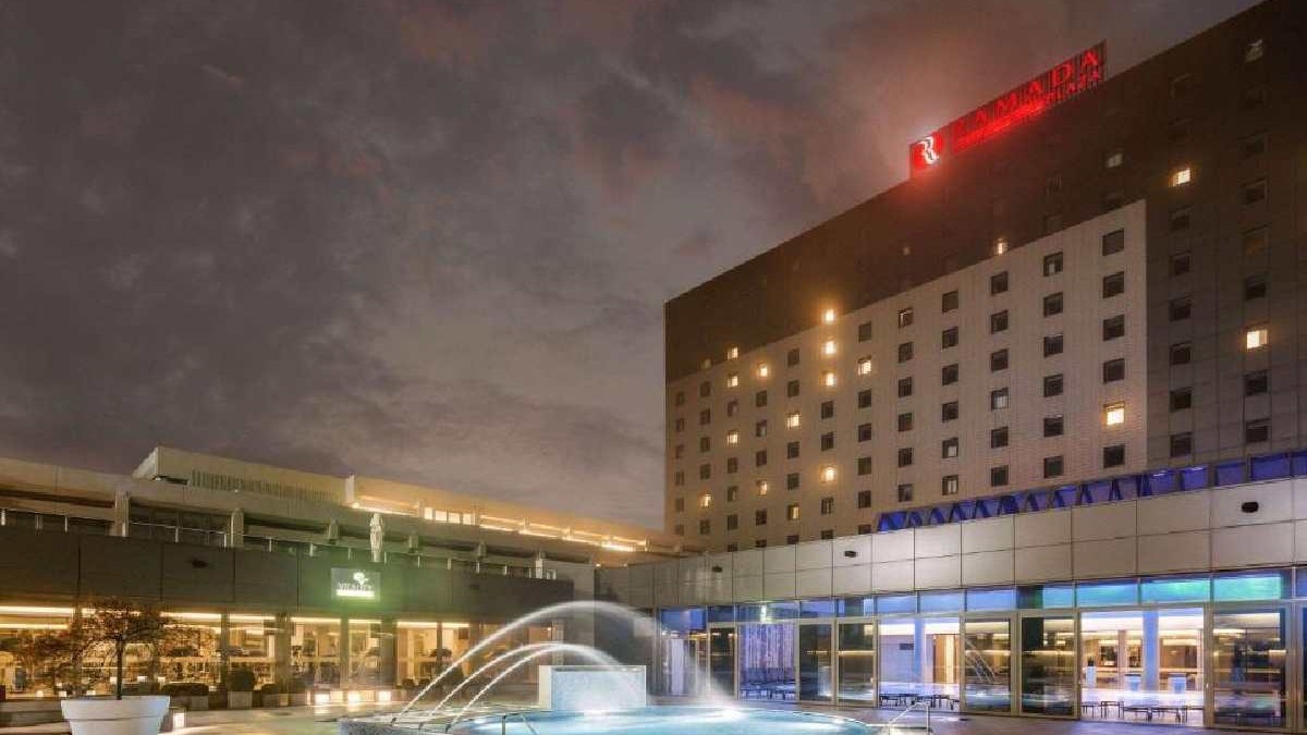 Hotelul Ramada Plaza Convention Center din București