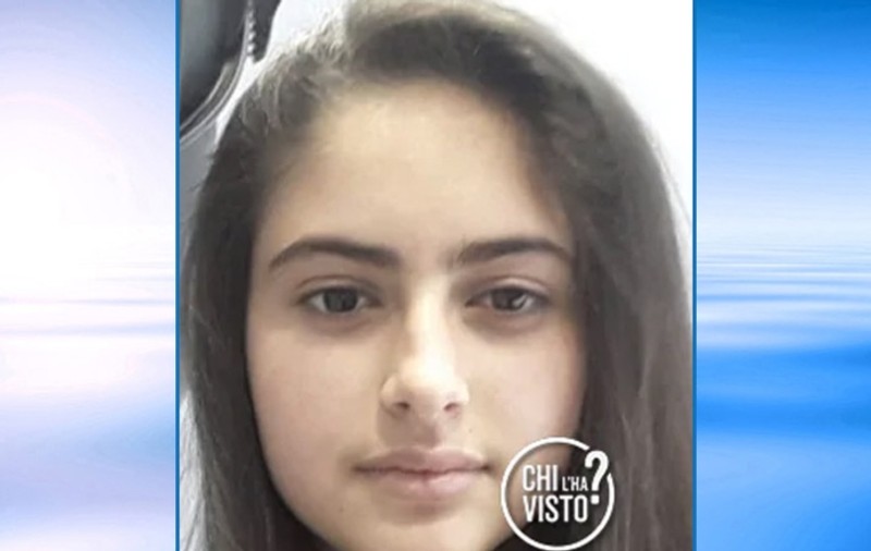 O fată de 14 ani a unor români din Italia a fost răpită. Familia a primit un telefon: "N-o mai căutați, e a mea și nu se va mai întoarce acasă"