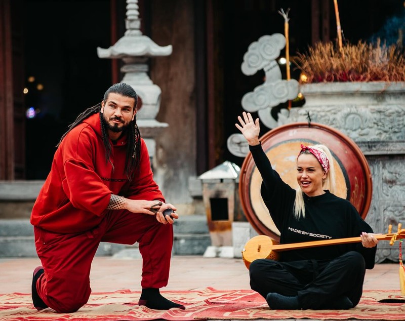 Anda Adam și Mara Bănică, la un pas de bătaie. Artista o acuză pe jurnalistă că i-a jignit soțul la Asia Express. „În alte condiții probabil ai fi rămas și fără păr în cap”