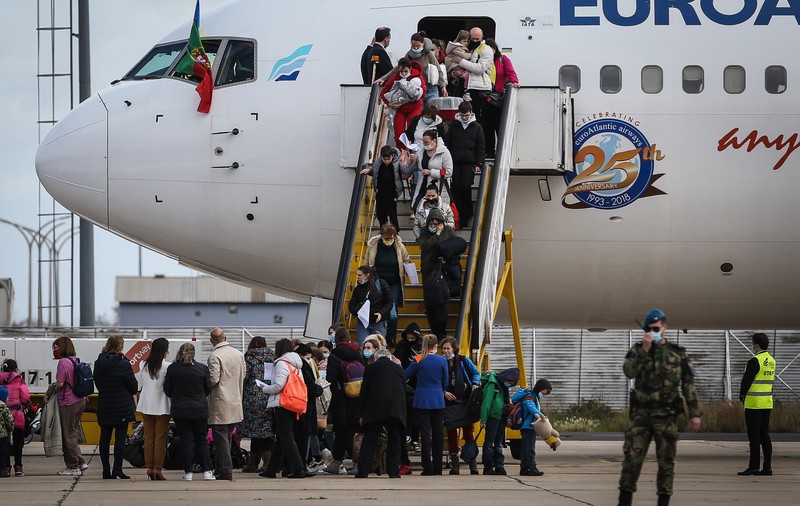 „Este la fel în toată Europa”. Presa din Portugalia scrie că refugiații ucraineni au fost găzduiți de activiști proruși