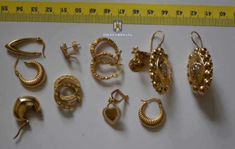 4 bărbați care au spart o bijuterie din Ploiești și au furat 5 kg de aur, reținuți. Hoții au spart peretele din spatele seifului