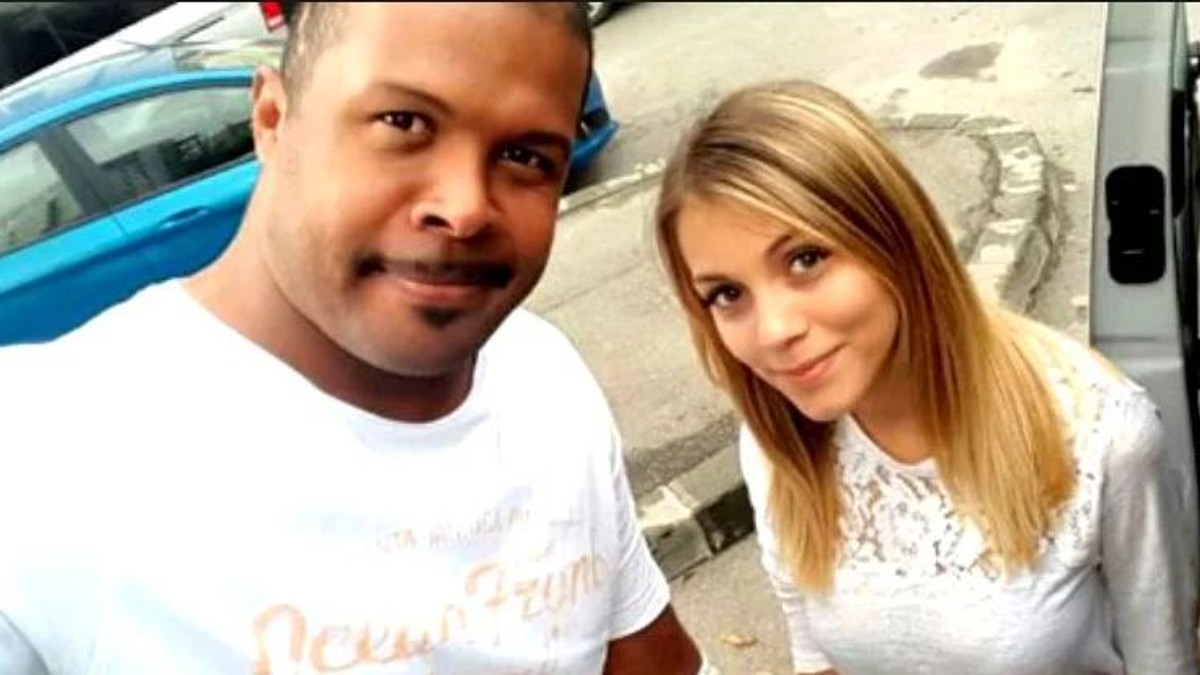Cabral și soția sa își botează fiica. Ținutele alese de cei doi