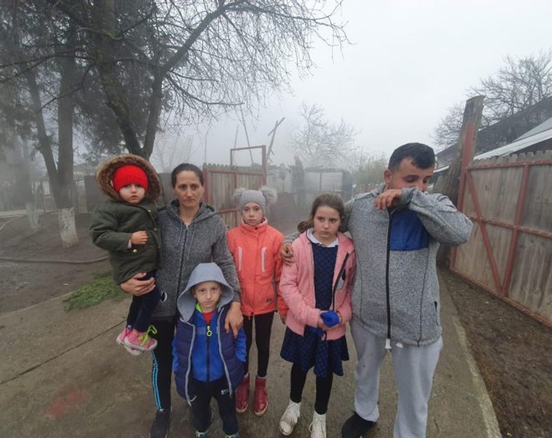 VIDEO | Casa unei familii cu șase copii a ars în prag de sărbători!