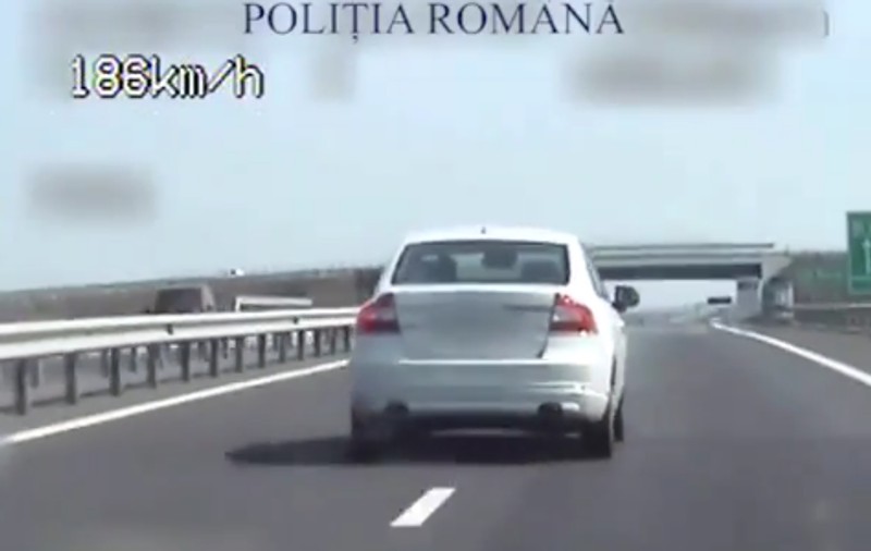 VIDEO | Un șofer “zbura” cu mașina pe A3. Poliția l-a surprins cu o viteză record