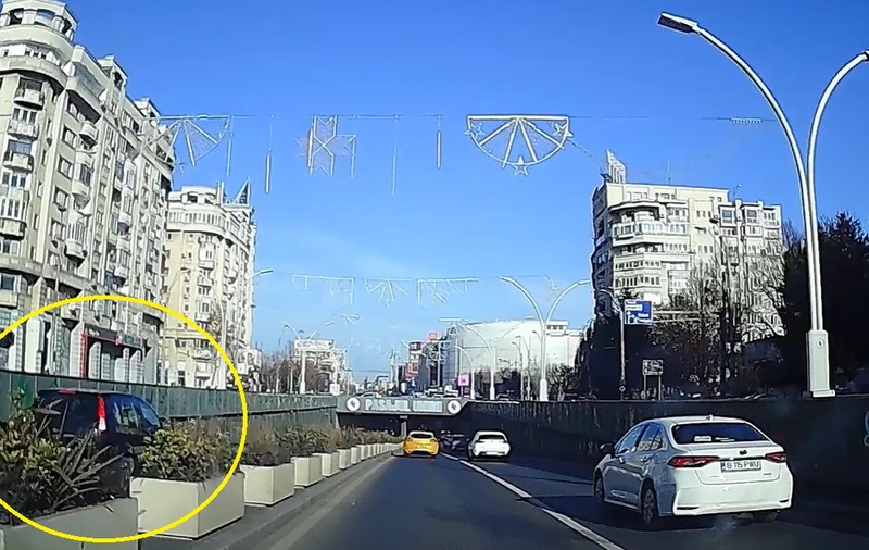 VIDEO. Momentul în care o mașină intră pe contrasens la Pasajul Unirii