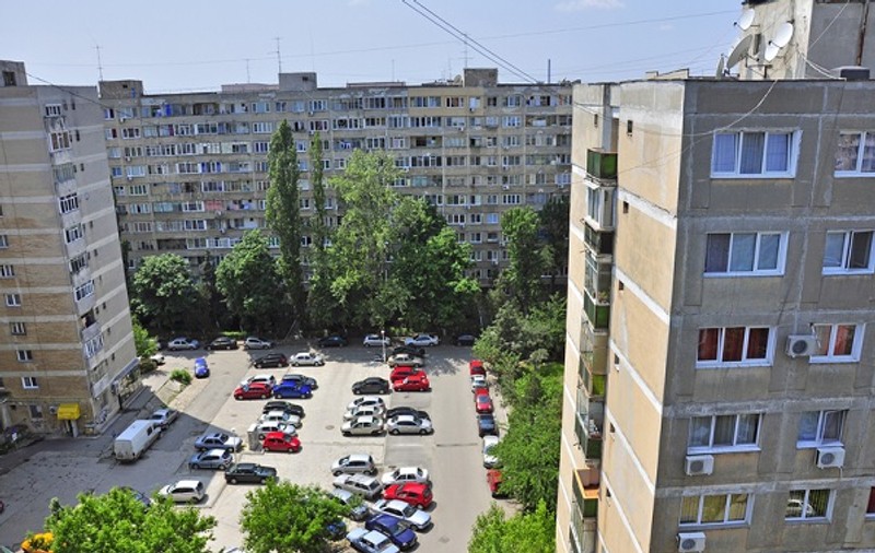 Licitaţie pentru locurile de parcare din faţa blocului. Ce spune primarul Sectorului 3