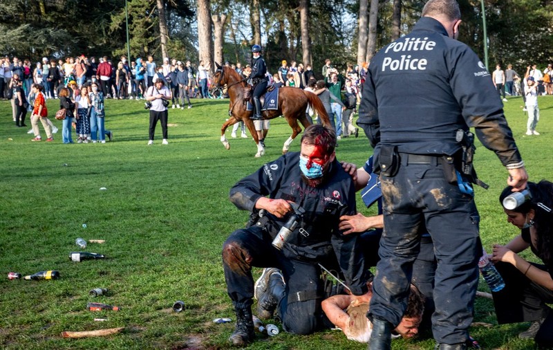 Confruntări la Bruxelles, între polițiști și mii de oameni păcăliți de 1 aprilie să vină la un festival care nu s-a ținut